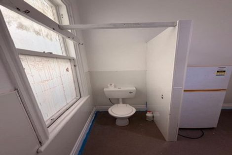 Photo of property in 60 Kelburn Parade, Kelburn, Wellington, 6012