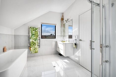 Photo of property in 7a Parkwood Crescent, Gulf Harbour, Whangaparaoa, 0930