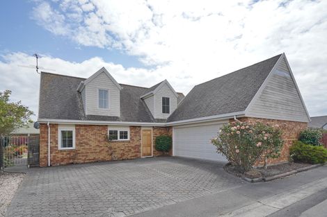 Photo of property in 35 Beauford Place, Parklands, Christchurch, 8083