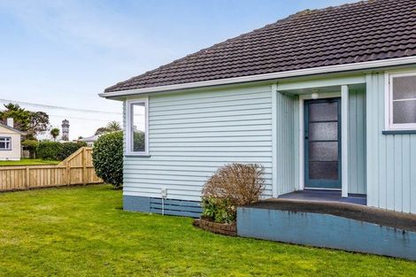 Photo of property in 1 Malone Place, Hawera, 4610