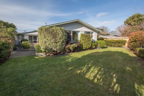 Photo of property in 6 Shirldale Place, Avonhead, Christchurch, 8042