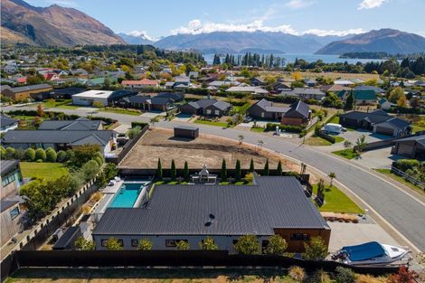 Photo of property in 16 Sapphire Spring Rise, Wanaka, 9305