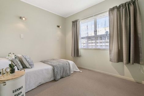Photo of property in 1/6 Ray Small Drive, Papakura, 2110