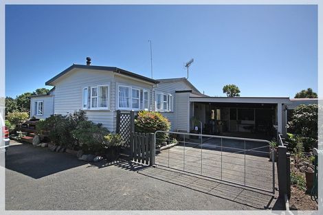 Photo of property in 9 Nuku Street, Tangimoana, 4822