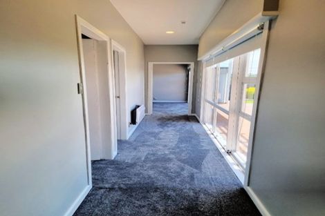 Photo of property in 92 Browns Bay Road, Rothesay Bay, Auckland, 0630