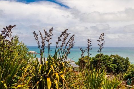 Photo of property in 60 Waitea Road, Muriwai, Waimauku, 0881