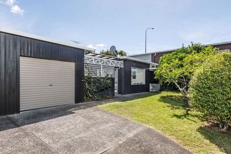 Photo of property in 4/1 Manuka Road, Bayview, Auckland, 0629