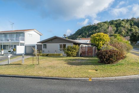 Photo of property in 7 Reeves Road, Acacia Bay, Taupo, 3330