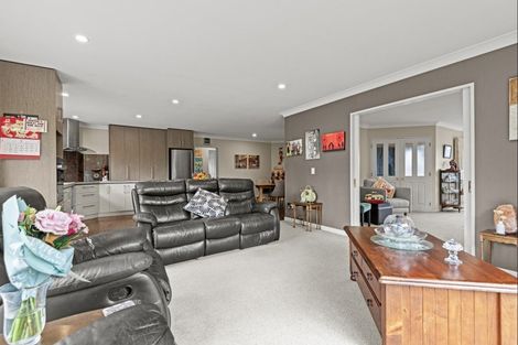 Photo of property in 9 Rosebank Avenue, Kelvin Grove, Palmerston North, 4414