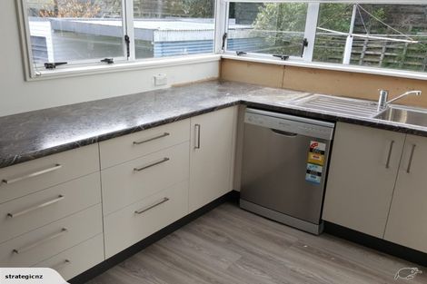 Photo of property in 37 Redwood Avenue, Tawa, Wellington, 5028