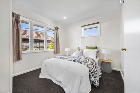 Photo of property in 2/2 Napoleon Avenue, Milford, Auckland, 0620