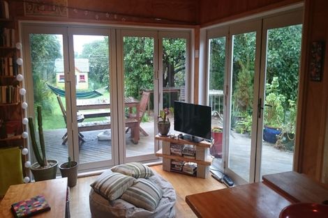 Photo of property in 19 Huiawa Street, Waikanae Beach, Waikanae, 5036