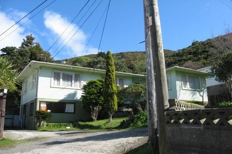 Photo of property in 107 Parkvale Road, Karori, Wellington, 6012