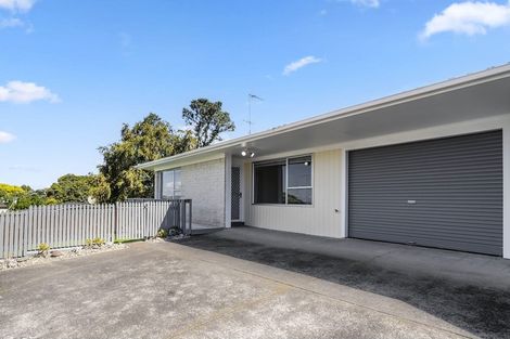 Photo of property in 37 Kirby Street, Glendene, Auckland, 0602