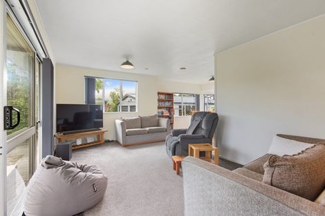 Photo of property in 20 Ngahere Street, Inglewood, 4330