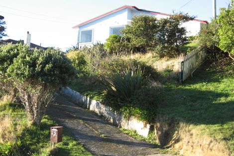 Photo of property in 25 Miles Crescent, Newlands, Wellington, 6037
