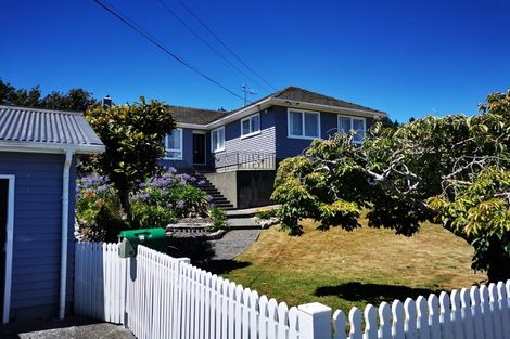 Photo of property in 9 Peel Place, Wainuiomata, Lower Hutt, 5014