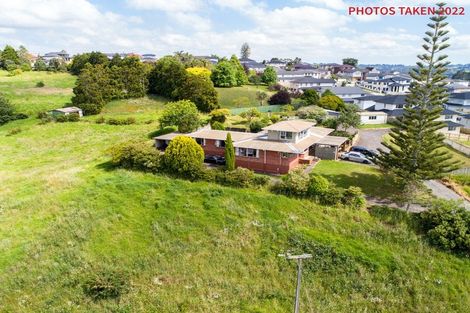 Photo of property in 16 Babich Road, Henderson Valley, Auckland, 0614