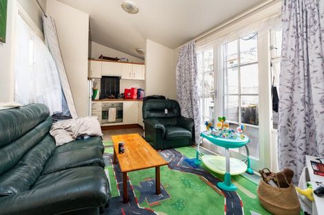 Photo of property in 16 Austin Street, Mount Victoria, Wellington, 6011