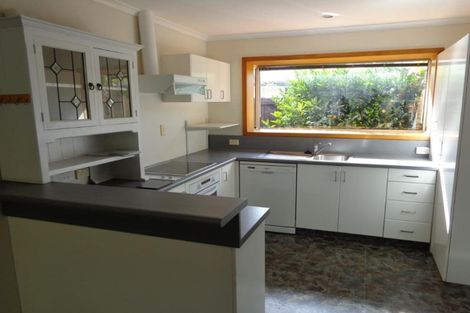 Photo of property in 10 Fieldmoor Place, Parklands, Christchurch, 8083