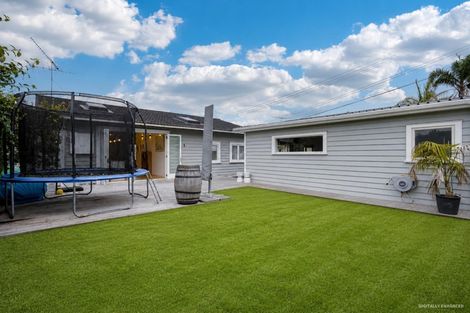 Photo of property in 9 Ocean View Road, Hillcrest, Auckland, 0627