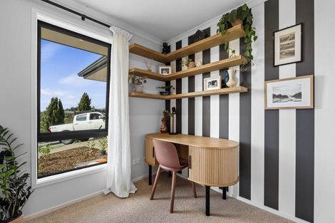 Photo of property in 5 Gavinike Place, Waimauku, 0812