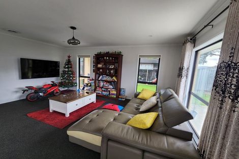 Photo of property in 10 Passchendaele Grove, Trentham, Upper Hutt, 5018