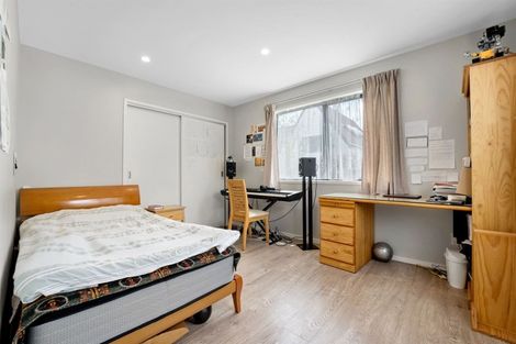 Photo of property in 30 Akoranga Drive, Northcote, Auckland, 0627