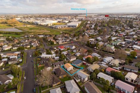 Photo of property in 2/11 Nearco Street, Randwick Park, Auckland, 2105