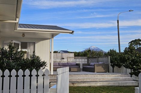 Photo of property in 60 Karina Road, Merrilands, New Plymouth, 4312