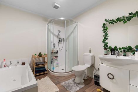 Photo of property in 1/322 West Coast Road, Glen Eden, Auckland, 0602