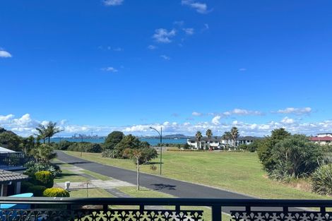 Photo of property in 21 Waimanu Drive, Te Atatu Peninsula, Auckland, 0610
