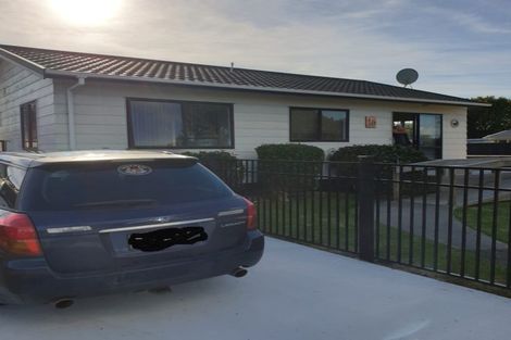 Photo of property in 16 Sandspit Road, Waiuku, 2123