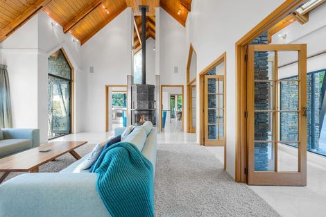 Photo of property in 3 Whakamoenga Point, Acacia Bay, Taupo, 3385