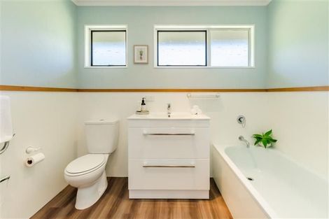 Photo of property in 2a Stuart Street, Waikanae, 5036