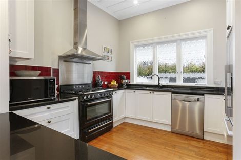 Photo of property in 7 Tui Glen Road, Birkenhead, Auckland, 0626