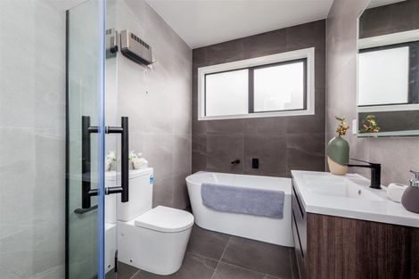 Photo of property in 22 Lewis Younie Road, Kumeu, 0810