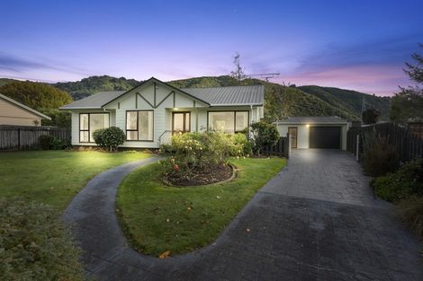 Photo of property in 42 Delaware Grove, Totara Park, Upper Hutt, 5018