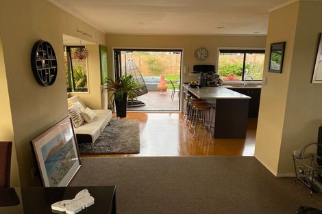 Photo of property in 37 Pigeon Mountain Road, Half Moon Bay, Auckland, 2012