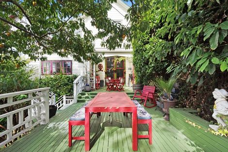 Photo of property in 18 Hall Street, Newtown, Wellington, 6021