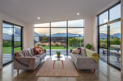 Photo of property in 7 Little Alpha Loop, Wanaka, 9305