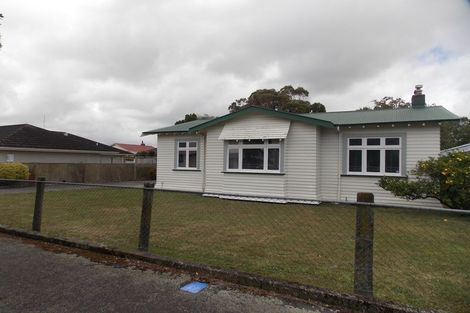 Photo of property in 5 Clausen Street, Takaro, Palmerston North, 4412