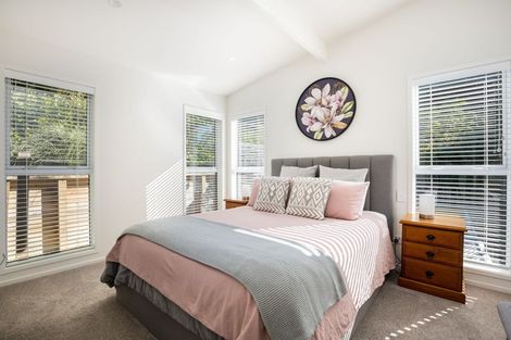 Photo of property in 4 Azalea Place, Brooklands, New Plymouth, 4310