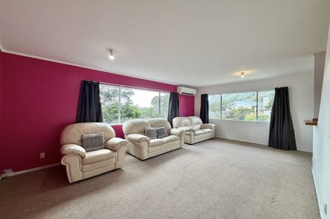 Photo of property in 33 Omega Street, Newlands, Wellington, 6037