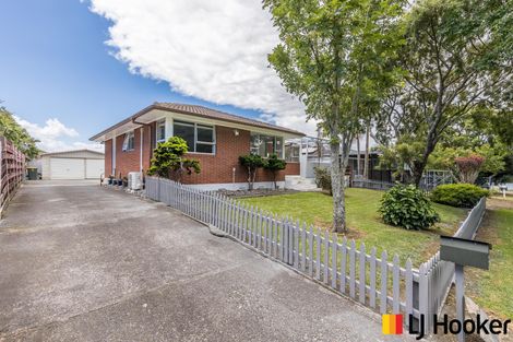 Photo of property in 8 Leaver Place, Weymouth, Auckland, 2103