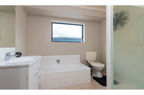 Photo of property in 12 Ernest Shackleton Place, Waiuku, 2123