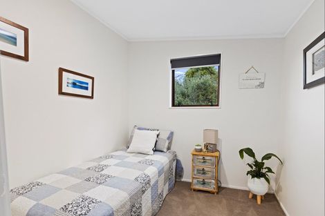 Photo of property in 5b Kauri Road, Stanmore Bay, Whangaparaoa, 0932