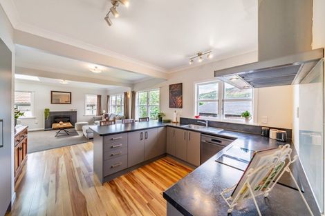 Photo of property in 342 Main Road, Tawa, Wellington, 5028