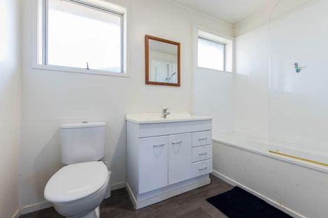 Photo of property in 22 St Catherine Crescent, West Harbour, Auckland, 0618