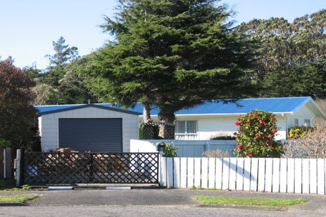 Photo of property in 6 Kowhai Grove, Featherston, 5710